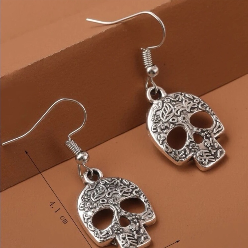 SKULL Earrings - Picture 3 of 4